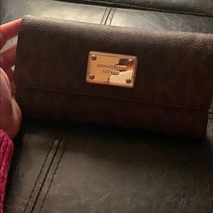 Michael Kors Multi Compartment Wallet